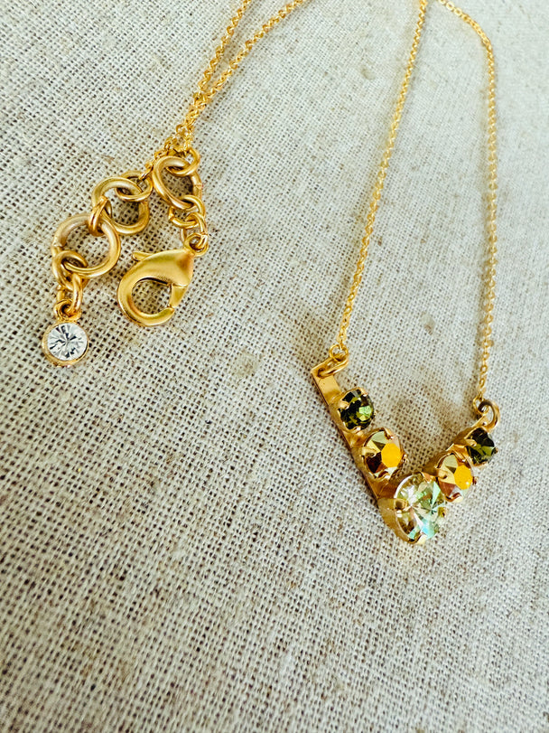 Lorena • V-Shaped Pendant Necklace