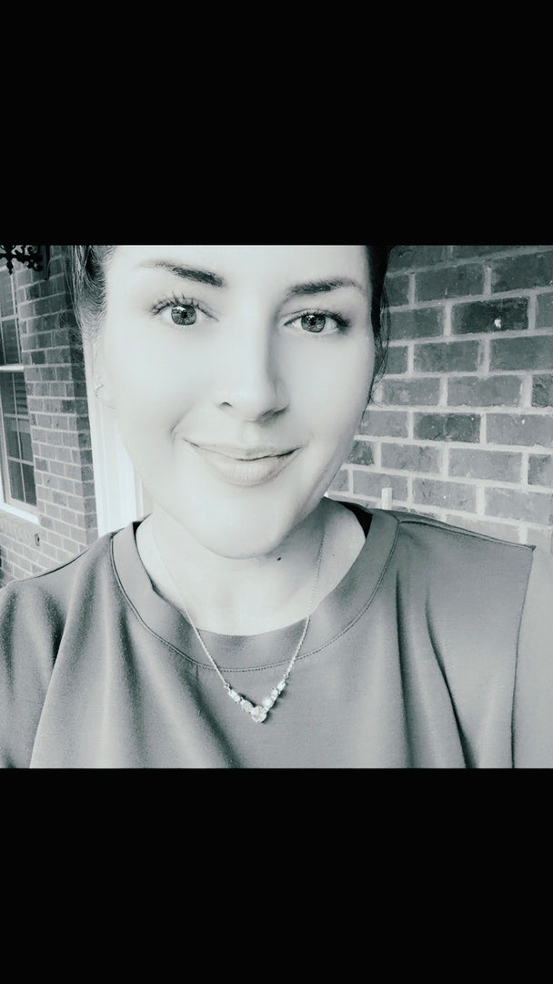 Lorena • V-Shaped Pendant Necklace