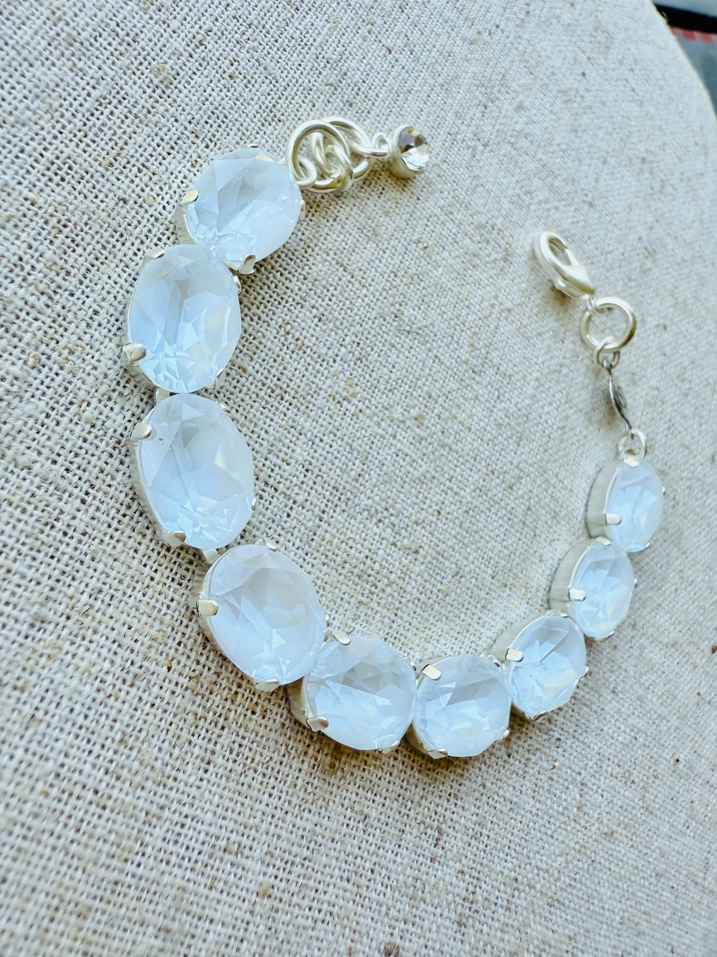 Blanc Oval Cut Crystal Tennis Bracelet