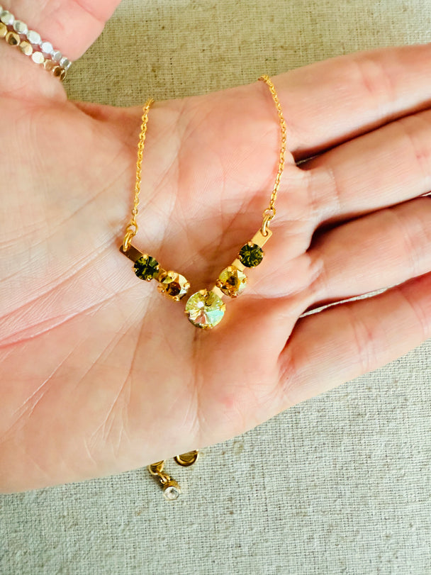 Lorena • V-Shaped Pendant Necklace