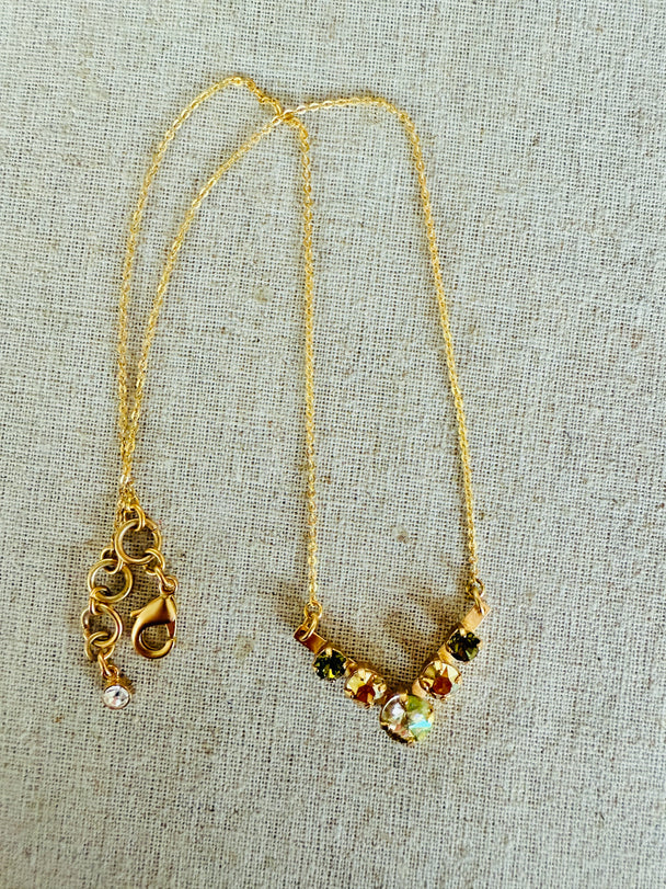 Lorena • V-Shaped Pendant Necklace
