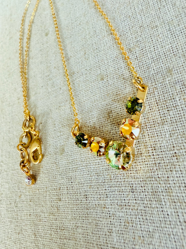 Lorena • V-Shaped Pendant Necklace